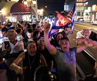 Itzalaldien inguruko manifestazio jendetsuek aurrez aurre jarri dituzte berriz Kuba eta AEBak