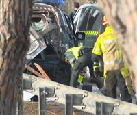 Seis fallecidos, entre ellos dos guardias civiles, tras saltarse un camión un control en Sevilla