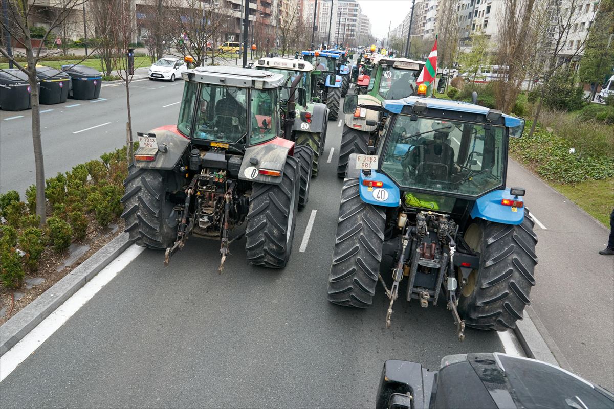 Tractores por las calles de Vitoria-Gasteiz