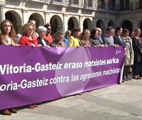 Vitoria-Gasteiz se concentra en silencio contra la última agresión machista ocurrida en la ciudad