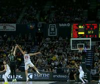 El triple decisivo de Kullamae en el último suspiro para dar la victoria al Bilbao Basket ante el Baskonia