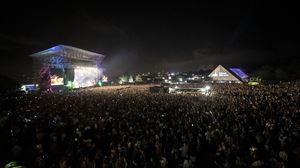 2023ko Bilbao BBK Live, Arctic Monkeys jotzen ari zela. Argazkia: Oscar_L_Tejeda