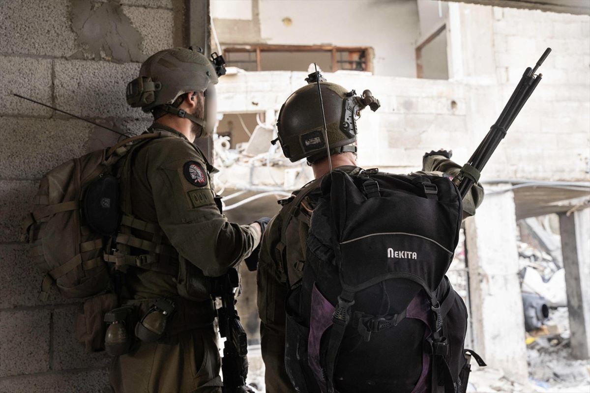 Soldados israelíes en las inmediaciones del Hospital Al Shifa. EFE. 