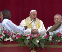 El papa preside la misa del Domingo de Resurrección e imparte su tradicional bendición ''urbi et orbi''