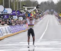 Mathieu van der Poel eta Elisa Longo Borghini, jaun eta jabe Flandriako Tourrean