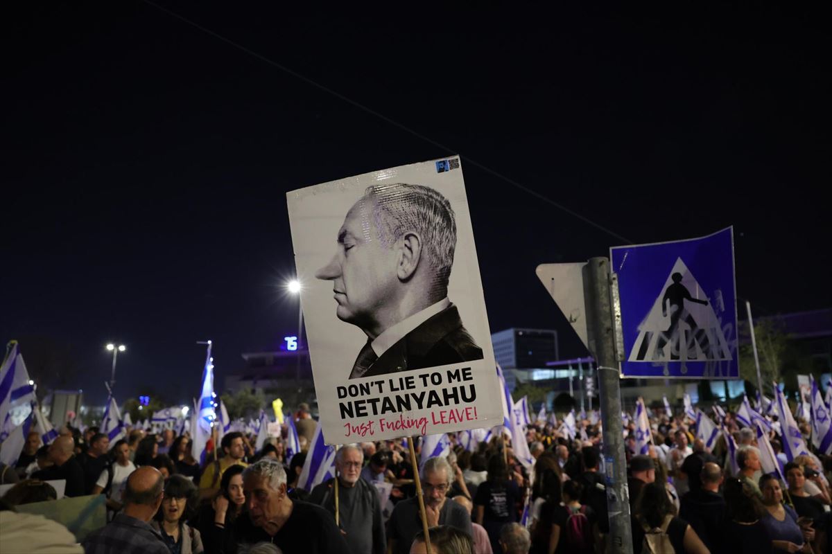 Manifestación contra Netanyahu, este domingo en Jerusalem. Foto: EFE