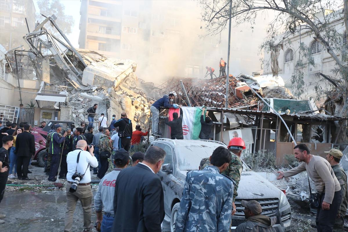 Irango Kontsulatuaren aurkako bonbardaketaren ondorioak, Damaskon (Siria). Argazkia: EFE