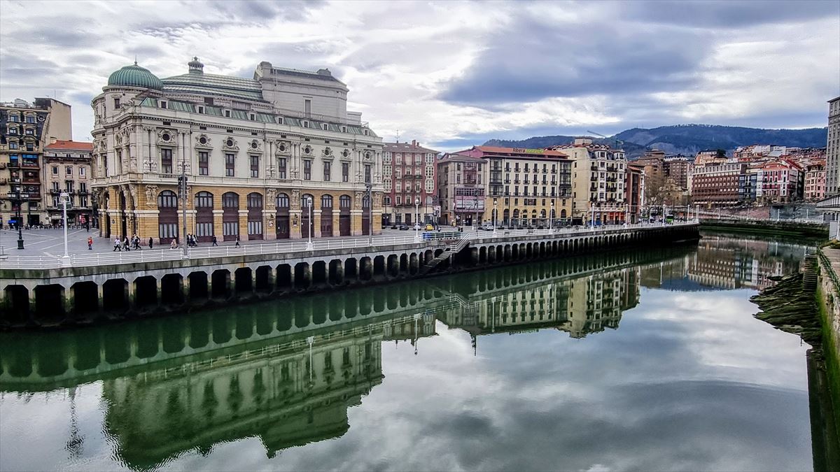 La Ría a su paso por el teatro Arriaga de Bilbao. Foto: Begoña Barrutia