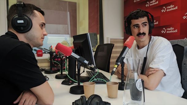 Xabier Arrieta y Tomás Lizarazu en Radio Euskadi. Foto: EITB Media