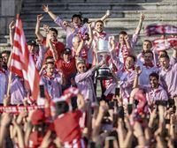 El Athletic celebra su 25ª Copa en la gabarra y con un recibimiento por todo lo alto