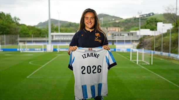 Izarne Sarasola tras renovar con la Real hasta 2026. Foto: @RealSociedadFEM 