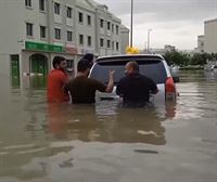 Las fuertes lluvias e inundaciones paralizan Dubái