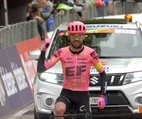 Simon Carr deja a Higuita y se lanza en solitario hacia la victoria en la etapa reina del Tour de los Alpes