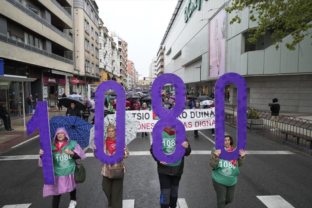 Cientos de personas se han manifestado en Vitoria-Gasteiz. Foto: EFE