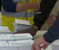 Los ayuntamientos de Euskadi comienzan a preparar los colegios electorales para el domingo