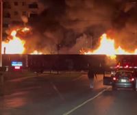 Un tren en llamas cruza el centro de la localidad canadiense de London