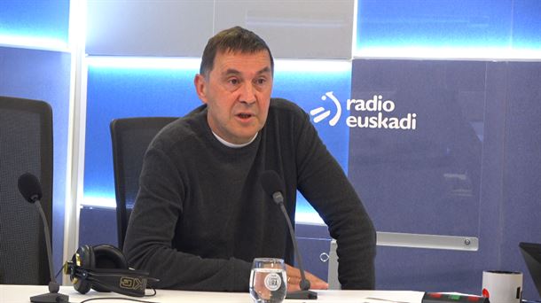 Otegi, en los estudios de Radio Euskadi. Foto: EITB Media