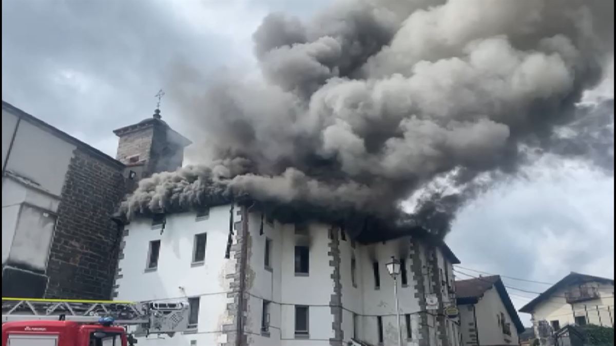 Incendio en Goiatz. Imagen obtenida de un vídeo de EITB Media.