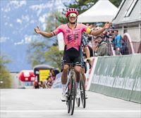 Carapaz nagusitu da Romandiako Tourreko laugarren etapan eta Carlos Rodriguezek jantzi du liderraren elastikoa