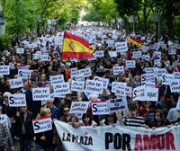 Milaka pertsona kalera atera dira Madrilen, Kongresuaren aurrean demokrazia aldarrikatzeko