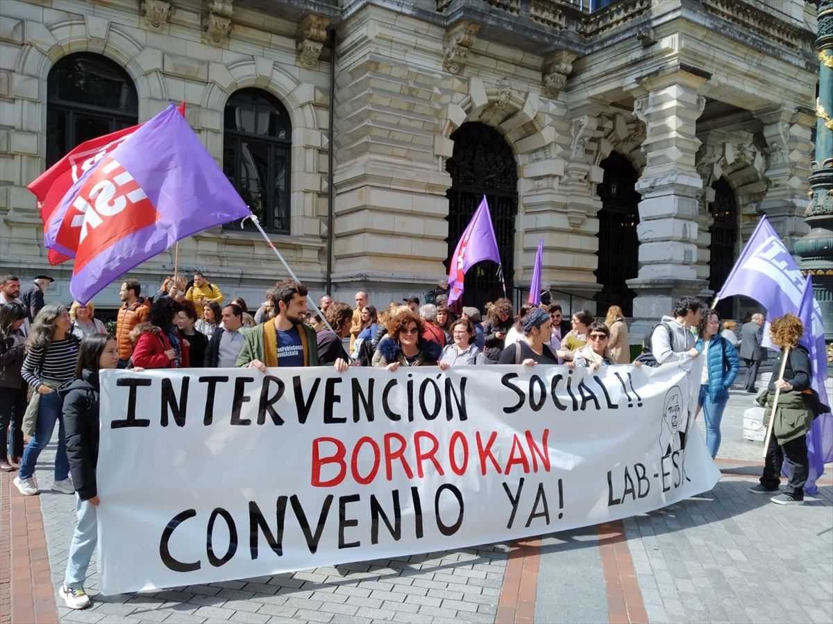 Protesta ante la Diputación de Bizkaia. Foto: LAB