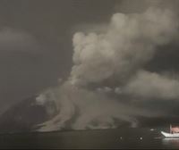 El volcán indonesio Ruang vuelve a entrar en erupción con una nube de 5000 metros