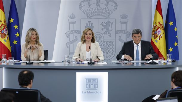 Yolanda Diaz eta Pilar Alegria, Ministro Kontseiluaren osteko prentsaurrekoan. Argazkia: EFE