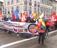 Manifestación conjunta de los sindicatos CFDT, CGT, FSU, LAB, UNSA y Solidaires en Baiona