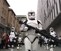 Star Warseko pertsonaiek desfilea egin dute Iruñean minbiziaren aurkako ikerketaren alde