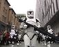 Star Warseko pertsonaiek desfilea egin dute Iruñean minbiziaren aurkako ikerketaren alde