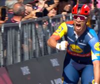 Gannaren erasoa azken kilometroetan, esprinta eta Jonathan Milanen garaipena, Italiako Giroaren 4. etapan