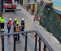 Derrumbe de un edificio en obras en el Casco Viejo de Bilbao: dos obreros atrapados y cinco heridos