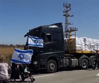 Colonos israelíes obstaculizan la entrada de los camiones con ayuda humanitaria en Gaza