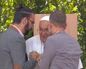El papa Francisco abraza a un palestino y a un israelí durante un acto por la paz en Verona