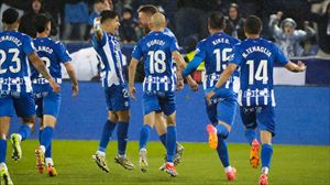 Jugadores del Alavés celebran el gol de Carlos Vicente