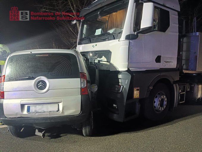 Berriobeitin izan den istripua. Argazkia: Nafarroako Suhiltzaileak Berriobeitin izan den istripua. Argazkia: Nafarroako Suhiltzaileak