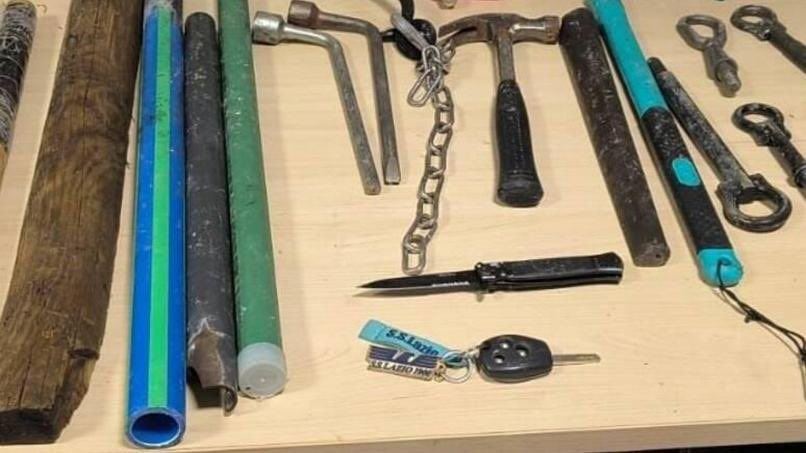 Poliziak atzemandako gailuetako batzuk. Argazkia: RAI Poliziak atzemandako gailuetako batzuk. Argazkia: RAI