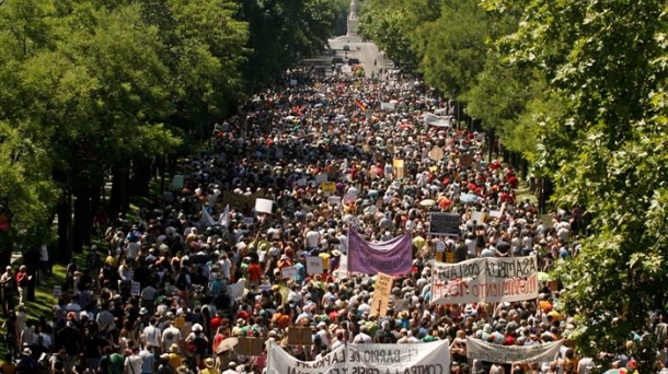 Miles de "indignados" han salido a las calles de Madrid. Foto:EFE