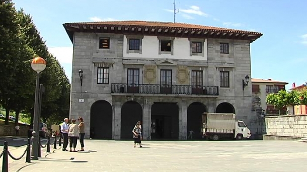 La Policía local impide a escoltas acceder al ayuntamiento de Andoain