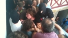 Decenas de personas evitan el arresto de Aurore Martin en Baiona