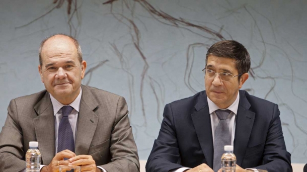 Gobiernos central y vasco firman el traspaso de 11 nuevas competencias