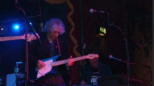 Albert Lee y la banda Hogan's Heroes actúan esta noche en Bilbao