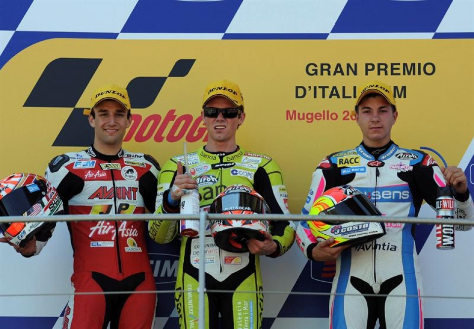 Italiako S.N.:  Terol (irabazlea), Zarco (bigarren) eta Viñales (hirugarren) podiumean. Argazkia: EFE