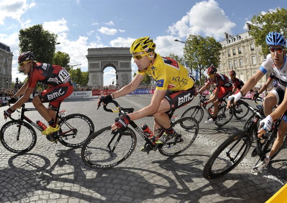 Cadel Evansek irabazi du 2011ko Frantziako Tourra. Argazkia: EFE