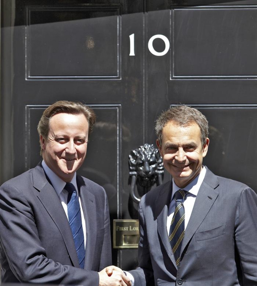 Zapatero y Cameron tras la reunión que han celebrado en Londres. Foto:EFE