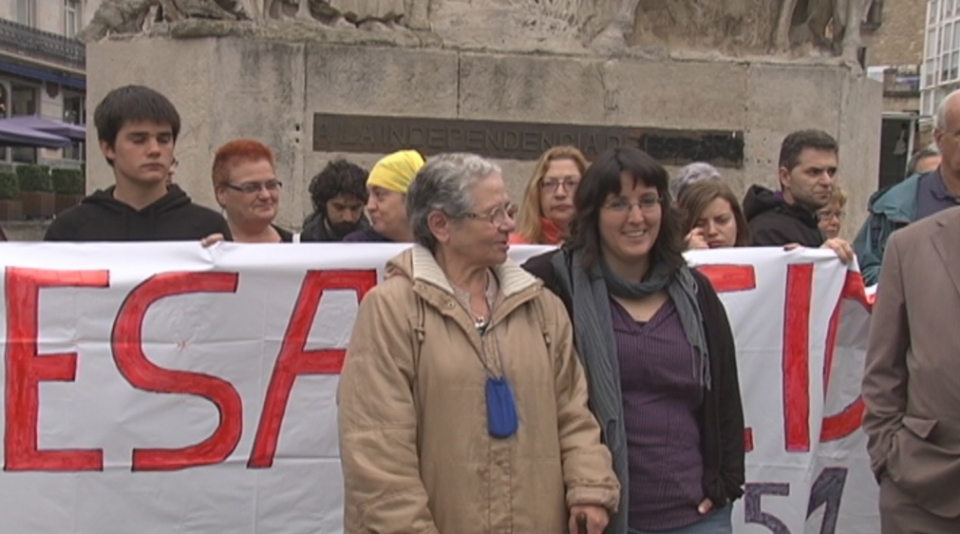 Los 'indignados' de Gasteiz se han reunido en la Plaza de la Virgen Blanca. Foto: EITB