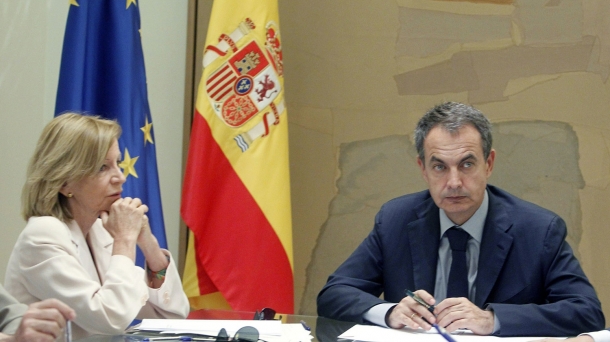 Spain's Economics Minister Elena Salgado and President Zapatero. Photo: EFE