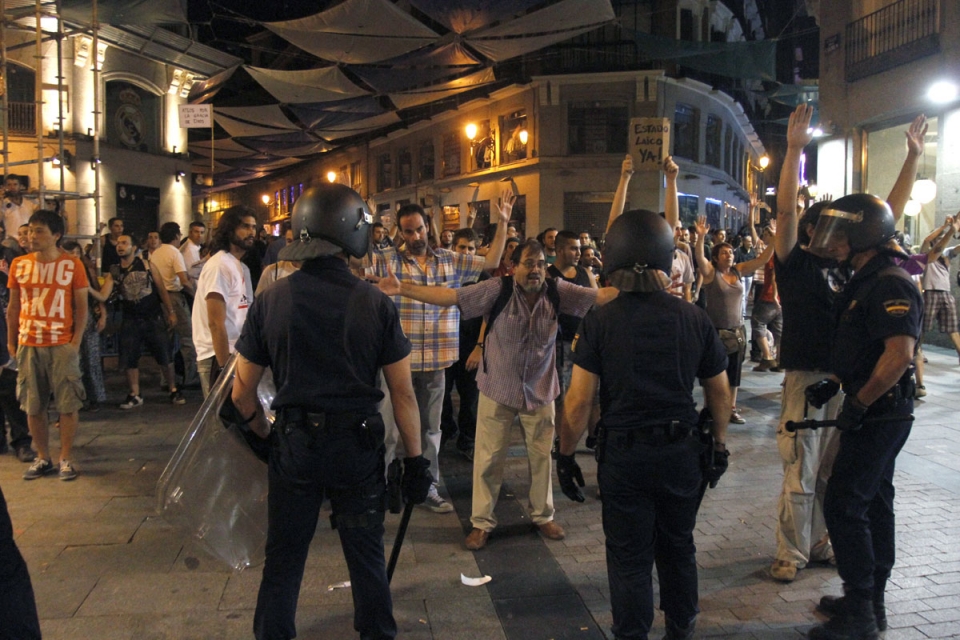 Carga policial en la manifestación contra la visita del Papa