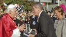 Gallardón entrega las Llaves de Oro de la ciudad al Papa. Foto: EFE title=