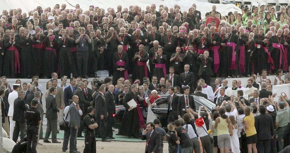 El Papa, en su llegada a Cuatro Vientos. EFE